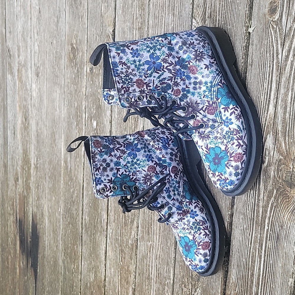 Dr Martens Page Canvas Floral Wanderlust Lace Up Ankle Boot